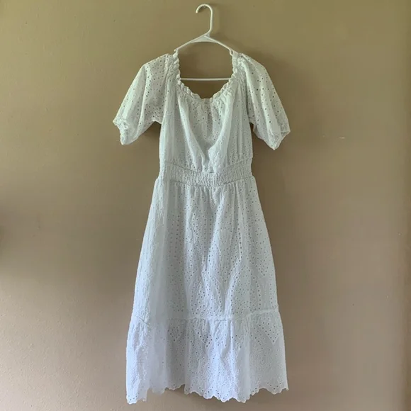 Betsey Johnson Elegant White Eyelet Dress Size Large - Picture 2 of 8